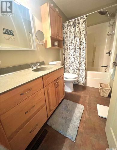 32 Bence Beach, Pasqua Lake, SK - Indoor Photo Showing Bathroom