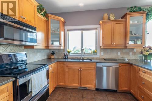 553 Mt. Ida Drive, Coldstream, BC - Indoor Photo Showing Kitchen With Stainless Steel Kitchen With Double Sink