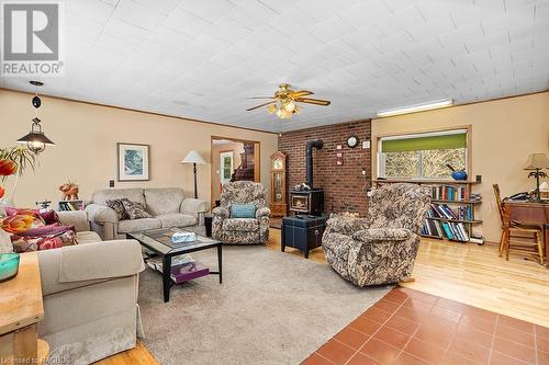 312188 Highway 6, West Grey, ON - Indoor Photo Showing Living Room