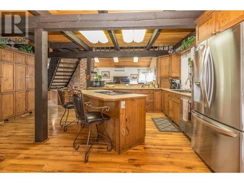 1413 Silver Sands Road, Sicamous, BC - Indoor Photo Showing Kitchen