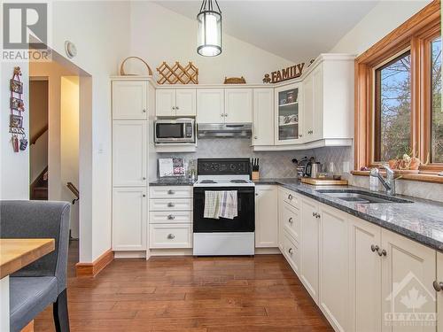 4 Rockwood Drive, Braeside, ON - Indoor Photo Showing Kitchen With Double Sink