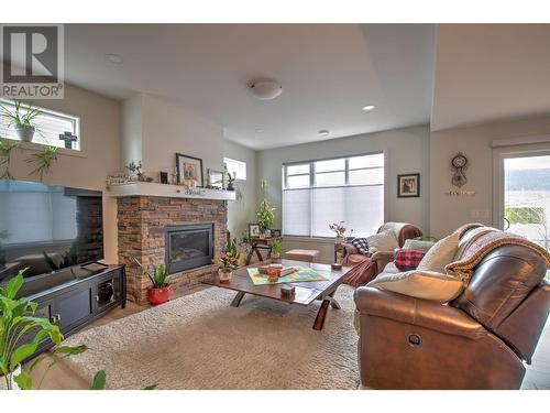 6635 Tronson Road Unit# 46, Vernon, BC - Indoor Photo Showing Living Room With Fireplace