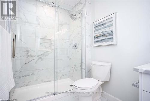 101 - 2700 Buroak Drive, London, ON - Indoor Photo Showing Bathroom