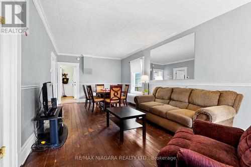 88 York Street, St. Catharines, ON - Indoor Photo Showing Living Room