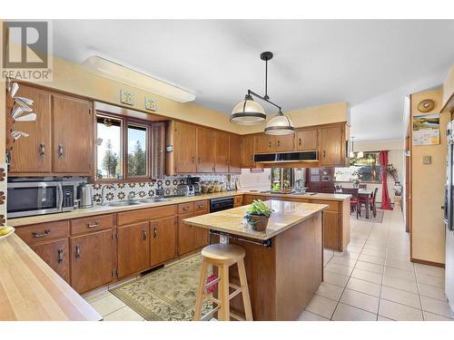 4610 Stewart Road E, Kelowna, BC - Indoor Photo Showing Kitchen With Double Sink