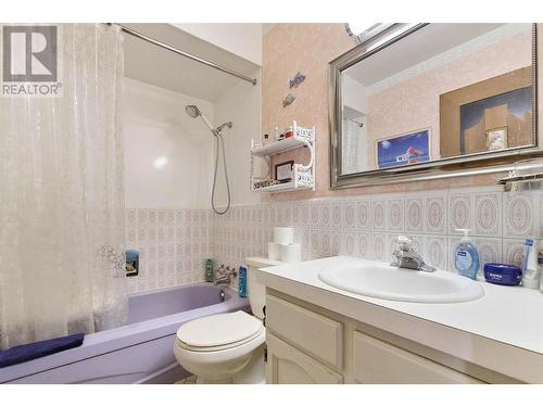 4610 Stewart Road E, Kelowna, BC - Indoor Photo Showing Bathroom