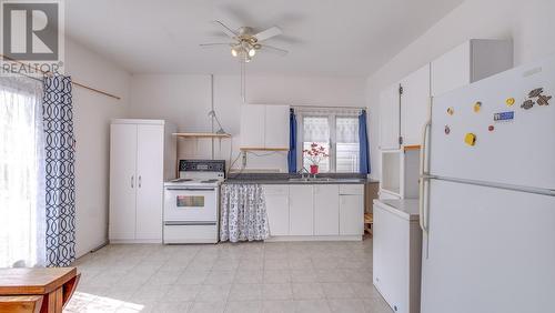 11375 Reiswig Road, Lake Country, BC - Indoor Photo Showing Kitchen