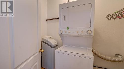 11375 Reiswig Road, Lake Country, BC - Indoor Photo Showing Laundry Room