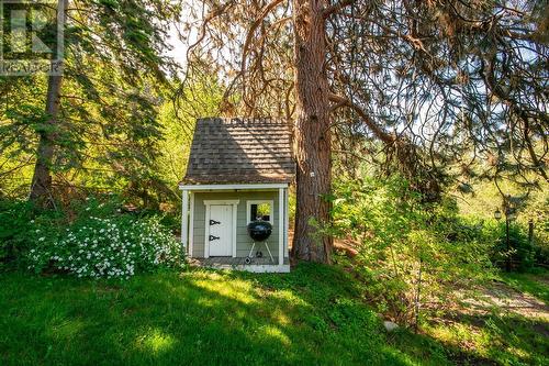 4503 Briggs Road, Vernon, BC - Indoor Photo Showing Living Room