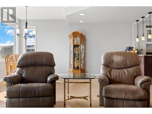 2553 Wild Horse Drive, West Kelowna, BC - Indoor Photo Showing Living Room