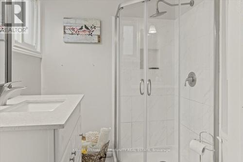 5 Hapley Circ, Kawartha Lakes, ON - Indoor Photo Showing Bathroom