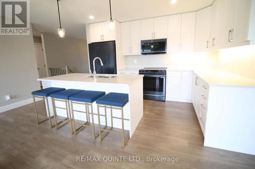31 Cedar Park Crescent, Quinte West, ON - Indoor Photo Showing Kitchen