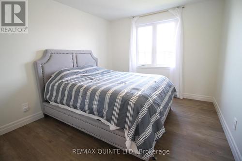 31 Cedar Park Crescent, Quinte West, ON - Indoor Photo Showing Bedroom