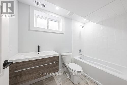 584 Corbett St, Hamilton, ON - Indoor Photo Showing Bathroom