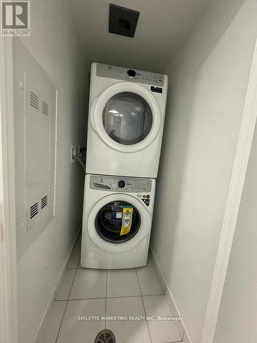3121 - 2031 Kennedy Road, Toronto, ON - Indoor Photo Showing Laundry Room