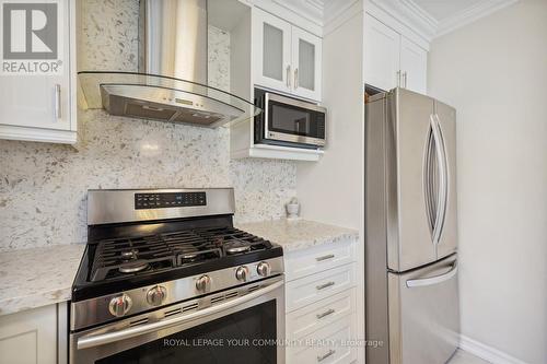 152 Greenock Dr, Vaughan, ON - Indoor Photo Showing Kitchen With Upgraded Kitchen