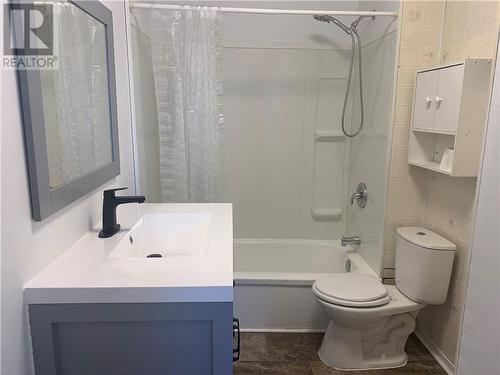50 Lennox Street, Cornwall, ON - Indoor Photo Showing Bathroom