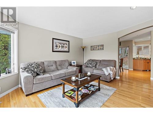 2546 Centennial Drive, Blind Bay, BC - Indoor Photo Showing Living Room