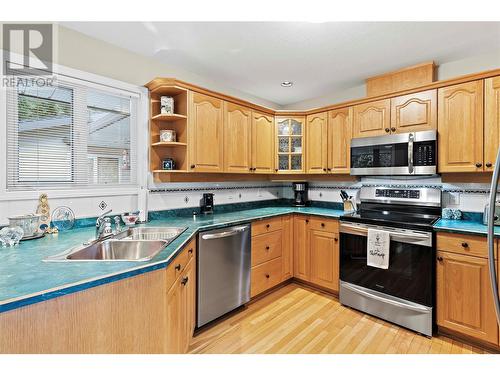 2546 Centennial Drive, Blind Bay, BC - Indoor Photo Showing Kitchen