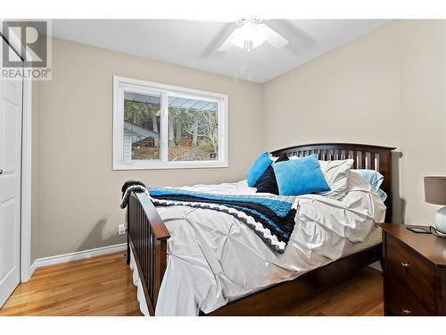 2546 Centennial Drive, Blind Bay, BC - Indoor Photo Showing Bedroom