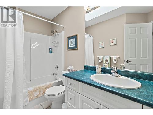 2546 Centennial Drive, Blind Bay, BC - Indoor Photo Showing Bathroom