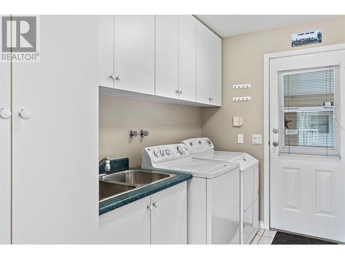 2546 Centennial Drive, Blind Bay, BC - Indoor Photo Showing Laundry Room
