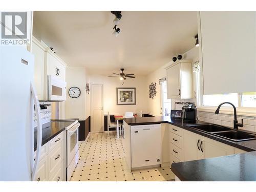 1327 Penticton Avenue, Penticton, BC - Indoor Photo Showing Kitchen With Double Sink With Upgraded Kitchen