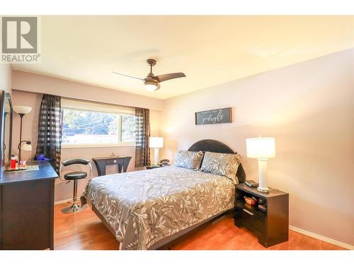 1327 Penticton Avenue, Penticton, BC - Indoor Photo Showing Bedroom