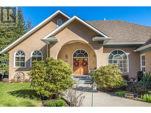 2307 5 Avenue Se, Salmon Arm, BC - Outdoor With Facade