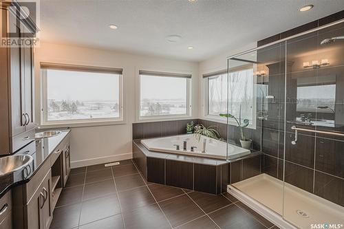 739 Beechdale Way, Saskatoon, SK - Indoor Photo Showing Bathroom