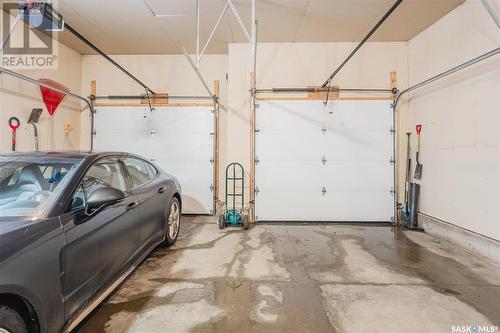 739 Beechdale Way, Saskatoon, SK - Indoor Photo Showing Garage