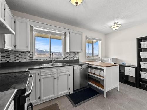 5343 Ronde Lane, Kamloops, BC - Indoor Photo Showing Kitchen With Double Sink