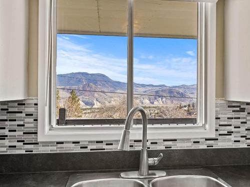 5343 Ronde Lane, Kamloops, BC - Indoor Photo Showing Kitchen With Double Sink