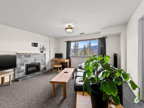 5343 Ronde Lane, Kamloops, BC - Indoor With Fireplace