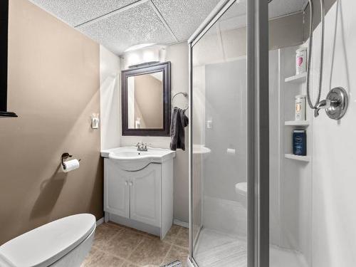 5343 Ronde Lane, Kamloops, BC - Indoor Photo Showing Bathroom