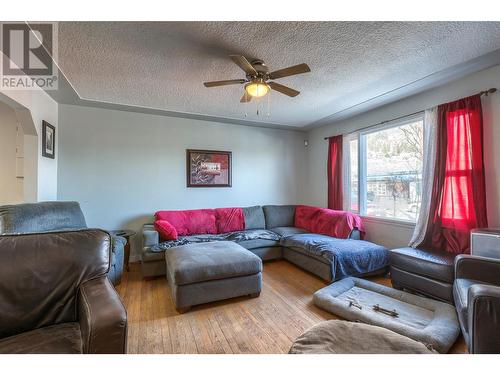 842 Walrod Street, Kelowna, BC - Indoor Photo Showing Living Room