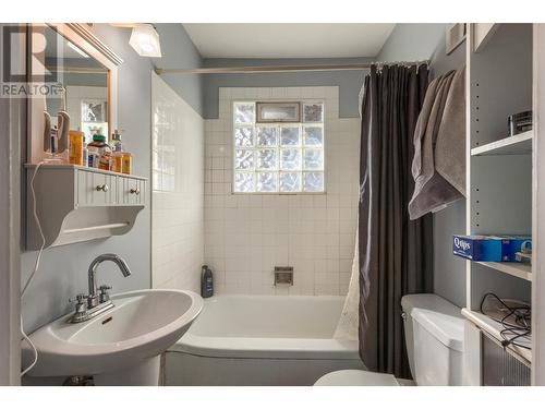 842 Walrod Street, Kelowna, BC - Indoor Photo Showing Bathroom