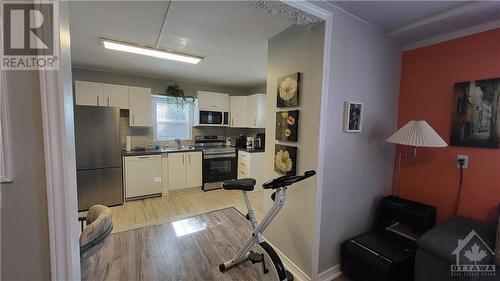 110 Jarvis Street, Cornwall, ON - Indoor Photo Showing Kitchen