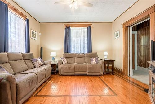 52 Blake Street, Hamilton, ON - Indoor Photo Showing Living Room