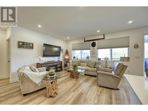 14 Lambert Court, Osoyoos, BC - Indoor Photo Showing Living Room