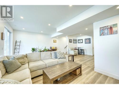 14 Lambert Court, Osoyoos, BC - Indoor Photo Showing Living Room