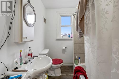 305 Scholfield Ave S, Welland, ON - Indoor Photo Showing Bathroom