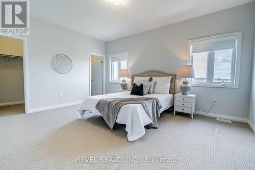 7475 Sherrilee Crescent, Niagara Falls, ON - Indoor Photo Showing Bedroom