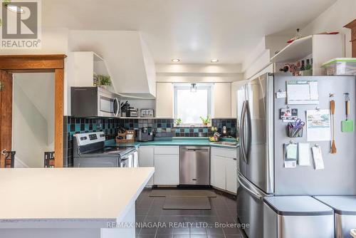 4986 Willmott St, Niagara Falls, ON - Indoor Photo Showing Kitchen