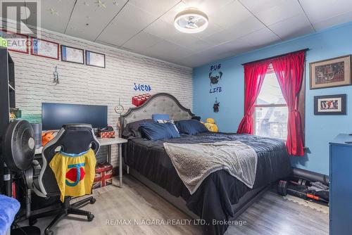 4986 Willmott St, Niagara Falls, ON - Indoor Photo Showing Bedroom