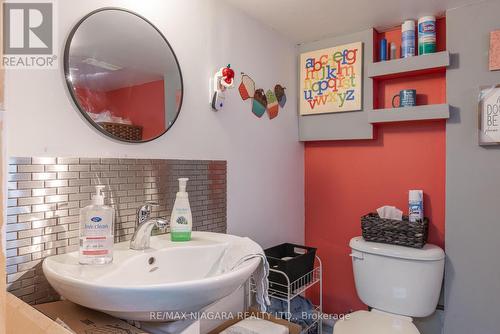 4986 Willmott St, Niagara Falls, ON - Indoor Photo Showing Bathroom