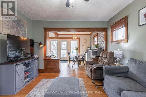 4986 Willmott St, Niagara Falls, ON - Indoor Photo Showing Living Room