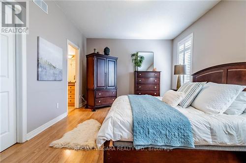 #18 -5200 Dorchester Rd, Niagara Falls, ON - Indoor Photo Showing Bedroom