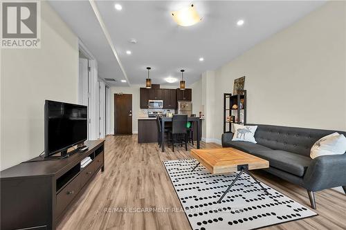 #420 -118 King St E, Hamilton, ON - Indoor Photo Showing Living Room