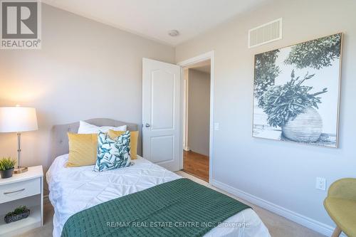 2 Deer Ridge Tr, Caledon, ON - Indoor Photo Showing Bedroom